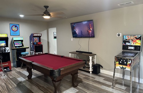 Eagle Pass House | Stylish 5Bedroom/6Beds/2Bath Plenty of Parking