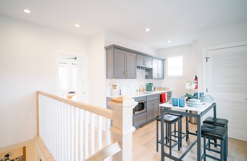 Park View House | Stylish 5BR DC Retreat with Rooftop & Backyard