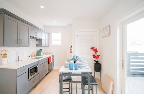 Park View House | Stylish 5BR DC Retreat with Rooftop & Backyard