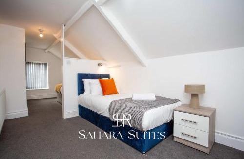 Blyth House | Stylish 5BR Home for Long Stays with Parking