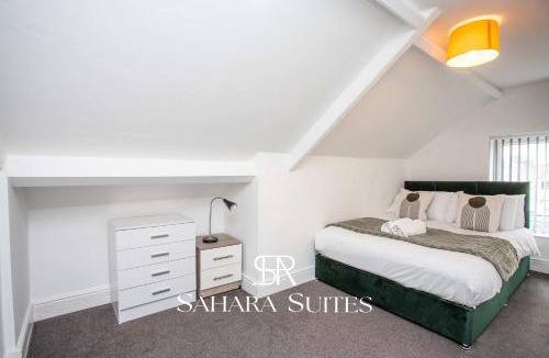 Blyth House | Stylish 5BR Home for Long Stays with Parking