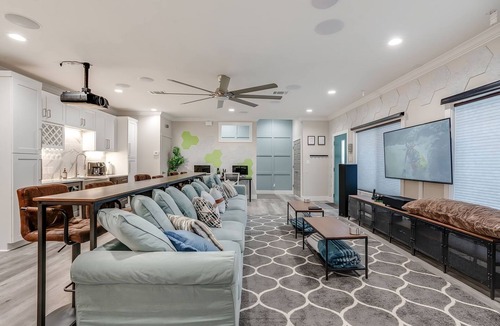 Five Points House | Stylish 6BR/5BA, DT, Hot Tub, Games, Sleeps 20+