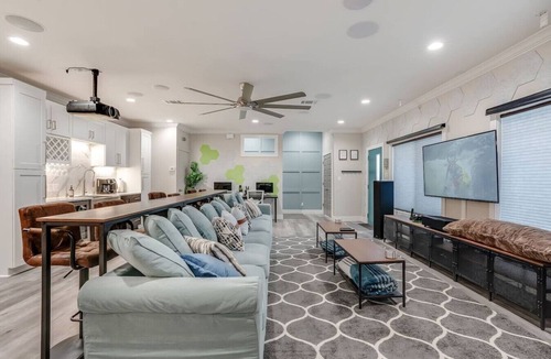 Five Points House | Stylish 6BR/5BA, DT, Hot Tub, Games, Sleeps 20+