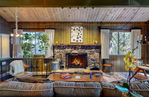 Crestline Ski Chalet | Stylish '70s-era chalet