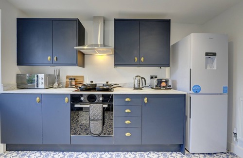 Hull Condo | Stylish and Beautiful 3 Bed House