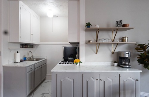 Bloomington Apartment | Stylish and comfortable, Central Location, Views of Franklin Park, Quiet & Cozy!