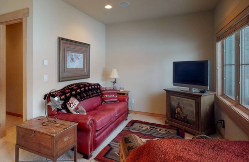 Big Sky Meadow Village Condo | Stylish and comfortable condo w/ private hot tub & shared pool