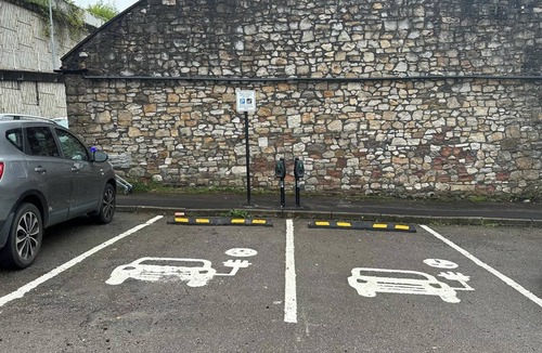 Cwm Frwd Oer Apartment | Stylish and Cosy Flat 6