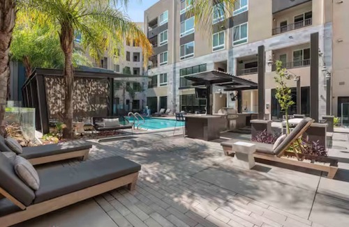 Glendale Apartment | Stylish and Elegant Unit in Griffith