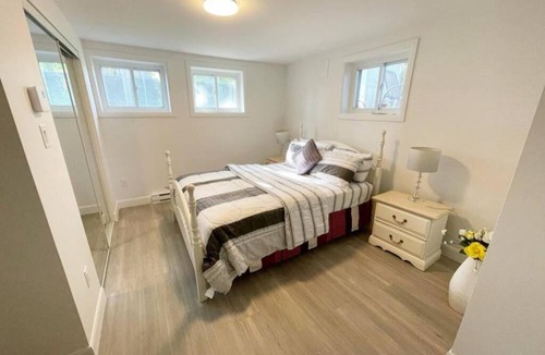 Saint-Hubert House | Stylish and luxurious apartment basement unit