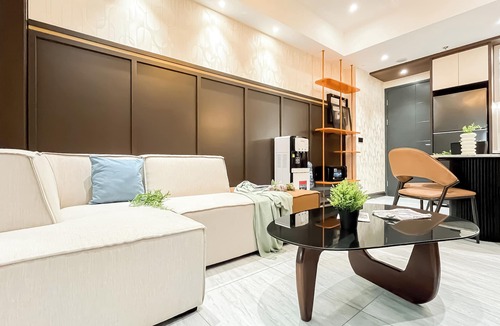Pinang Apartment | Stylish And Modern 2Br At Apartment Collins Boulevard