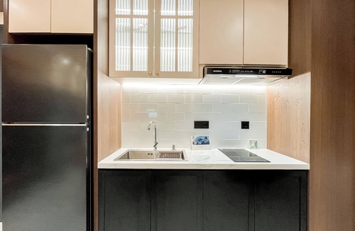 Pinang Apartment | Stylish And Modern 2Br At Apartment Collins Boulevard
