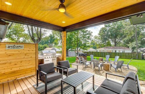 Lenexa House | Stylish and Modern Lenexa Haven with Fire Pit and Deck!