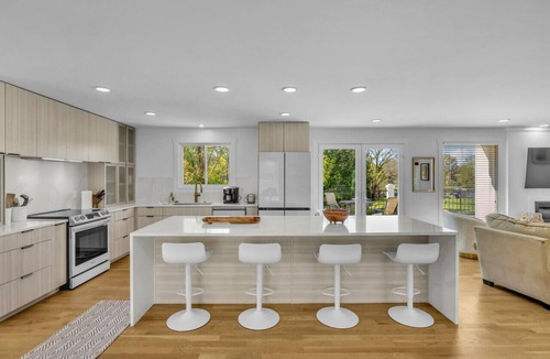 Hendersonville House | Stylish and spacious with pool, hot tub, and lakefront