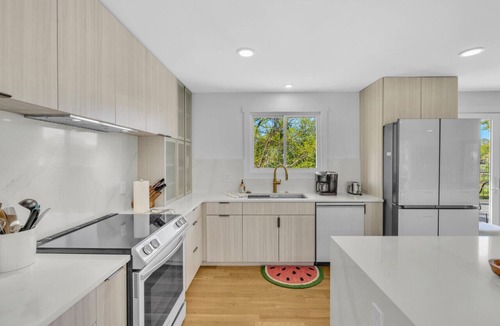 Hendersonville House | Stylish and spacious with pool, hot tub, and lakefront