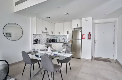 Umm Suqeim 3 Apartment | Stylish and Spacious 1BR in Dubai-Jumeira Beach Side Apartments
