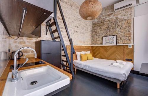 Porte-Saint-Martin Apartment | Stylish and sunny 7BD with garden for 17 guests!