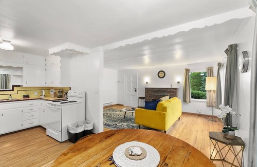 Monroe Apartment | Stylish and Well Appointed in Monroe