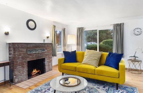 Monroe Apartment | Stylish and Well Appointed in Monroe