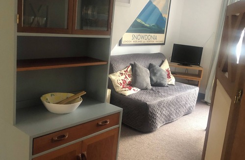 Bont Newydd Apartment | Stylish annexe in Caernarfon