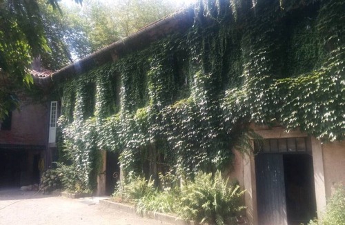 Labastide-Rouairoux Apartment | Stylish apartment, set within beautiful gardens
