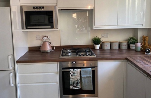 Cleveland Apartment | Stylish Apartment in Leafy Ealing W13