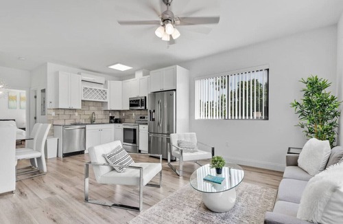 Seybold Condo | Stylish Apartment 5 Min to Design District