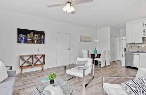 Seybold Condo | Stylish Apartment 5 Min to Design District