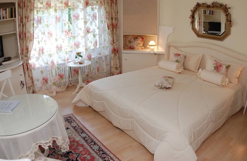 Wolfhausen Bed & Breakfast | Stylish apartment, near Rapperswil