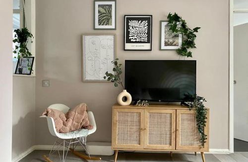 Cleveland Apartment | Stylish Apartment in Leafy Ealing