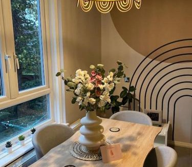 Cleveland Apartment | Stylish Apartment in Leafy Ealing