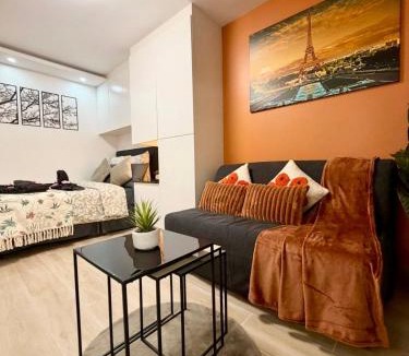 Croulebarbe Apartment | Stylish Apartment in Paris Center Metro 6 Glacière & M7 Les Gobelins