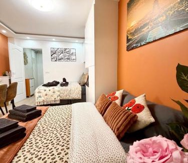 Croulebarbe Apartment | Stylish Apartment in Paris Center Metro 6 Glacière & M7 Les Gobelins