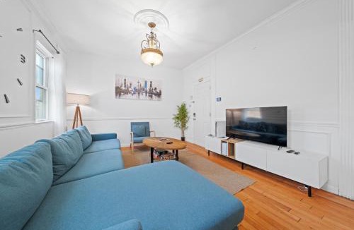 Bayonne Apartment | Stylish Apartment - Light Rail Access