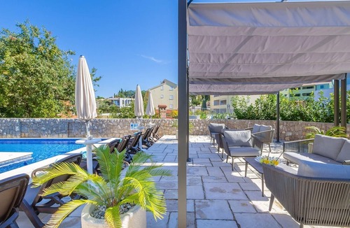 Zidarici Apartment | Stylish apartment Mande 2 in villa by the sea on Krk