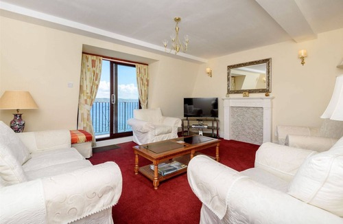 West Looe House | Stylish apartment on the waterfront.