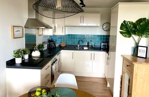 Walpole Apartment | Stylish Apartment With a View in Leafy Ealing