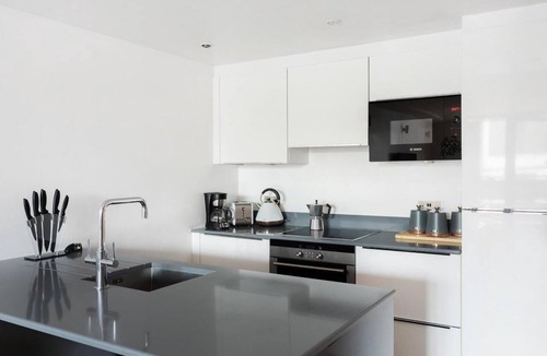 North Kensington Apartment | Stylish apartment with underground parking