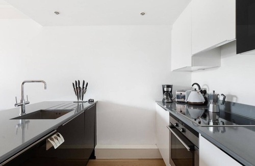 North Kensington Apartment | Stylish apartment with underground parking