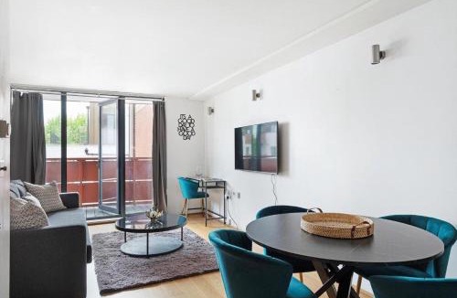 North Kensington Apartment | Stylish apartment with underground parking