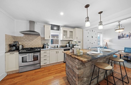 Bayonne Apartment | "Stylish Apartment with Light Rail Access"