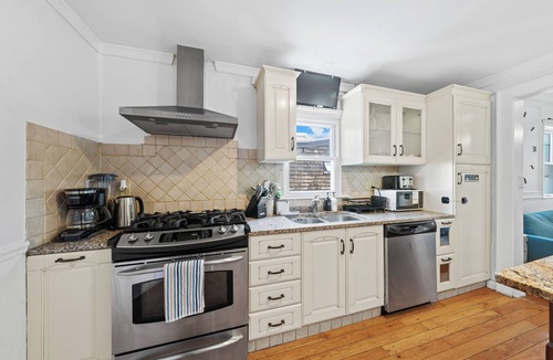 Bayonne Apartment | "Stylish Apartment with Light Rail Access"