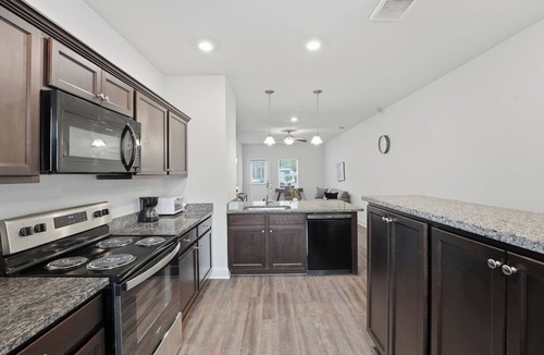 Savannah Apartment | Stylish apartment with open living space