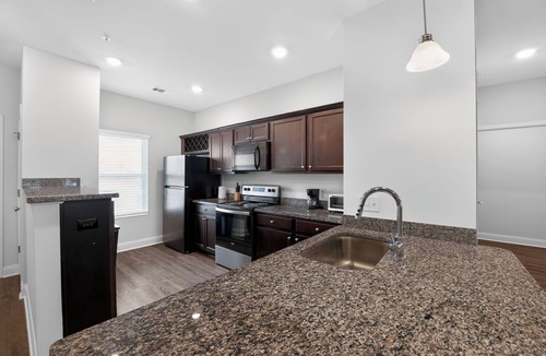 Savannah Apartment | Stylish apartment with open living space