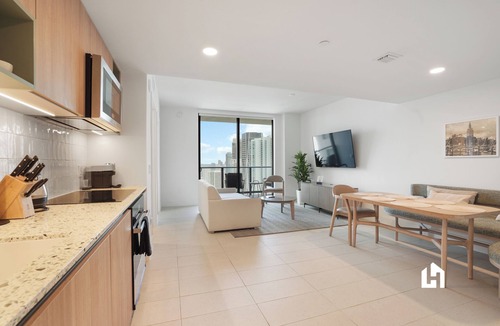 Downtown Miami Apartment | Stylish Apartments with Partial Ocean Views in Downtown