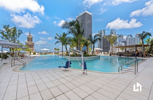 Downtown Miami Apartment | Stylish Apartments with Partial Ocean Views in Downtown