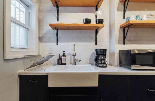 Jersey City Apartment | Stylish Apt 40 mins from NYC - TV/Laundry