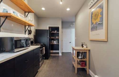 Jersey City Apartment | Stylish Apt 40 mins from NYC - TV/Laundry