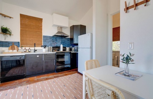 Hughes Park Lake Apartment | Stylish Apt Near Lake Travis w/Entertainment