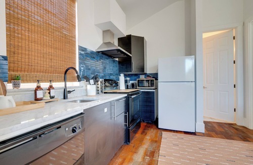 Hughes Park Lake Apartment | Stylish Apt Near Lake Travis w/Entertainment